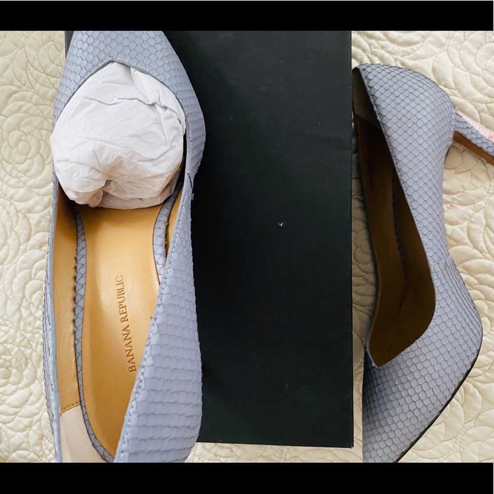 Brand new original Banana Republic 3D scales